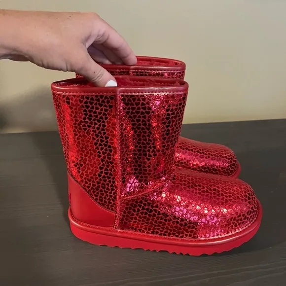 UGG Girls Classic II Gel Hearts Boots NEW