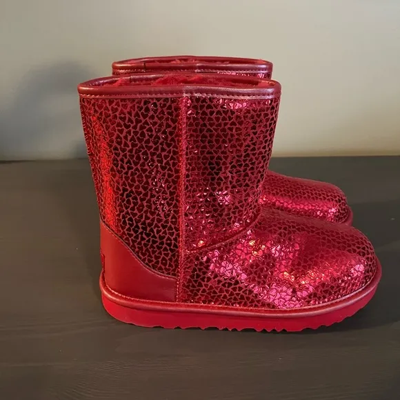 UGG Girls Classic II Gel Hearts Boots NEW