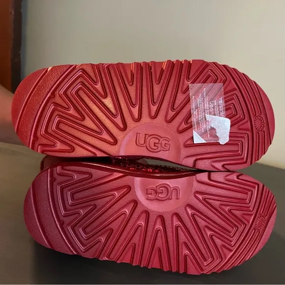UGG Girls Classic II Gel Hearts Boots NEW