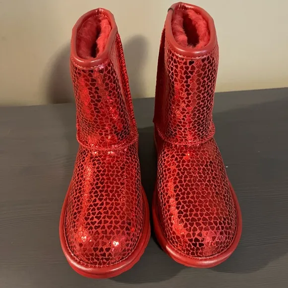 UGG Girls Classic II Gel Hearts Boots NEW