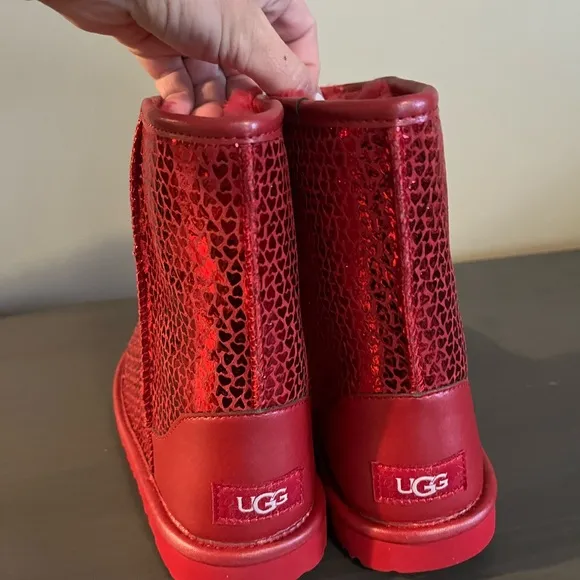 UGG Girls Classic II Gel Hearts Boots NEW