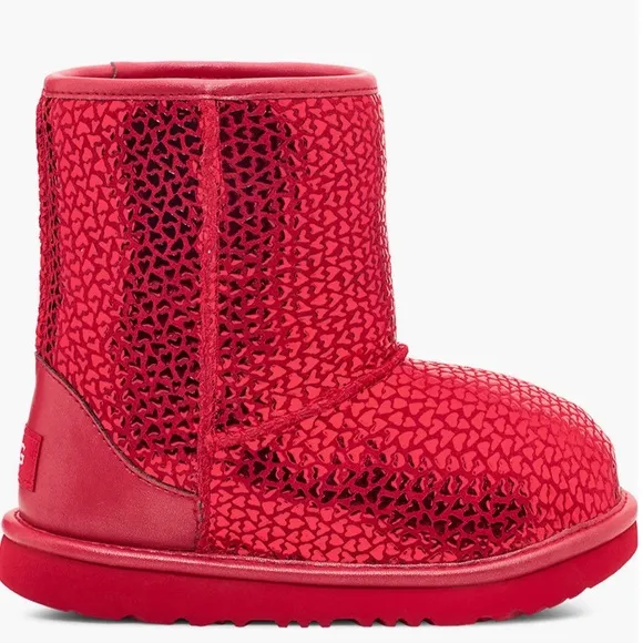 UGG Girls Classic II Gel Hearts Boots NWT (New with Tags) comes with box