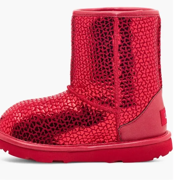 UGG Girls Classic II Gel Hearts Boots NWT (New with Tags) comes with box