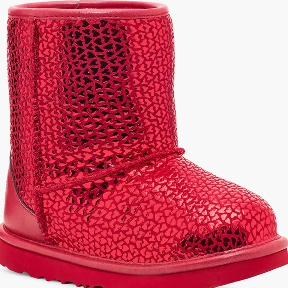 UGG Girls Classic II Gel Hearts Boots NWT (New with Tags) comes with box