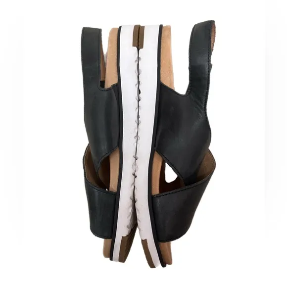 Ugg Kamile sandals