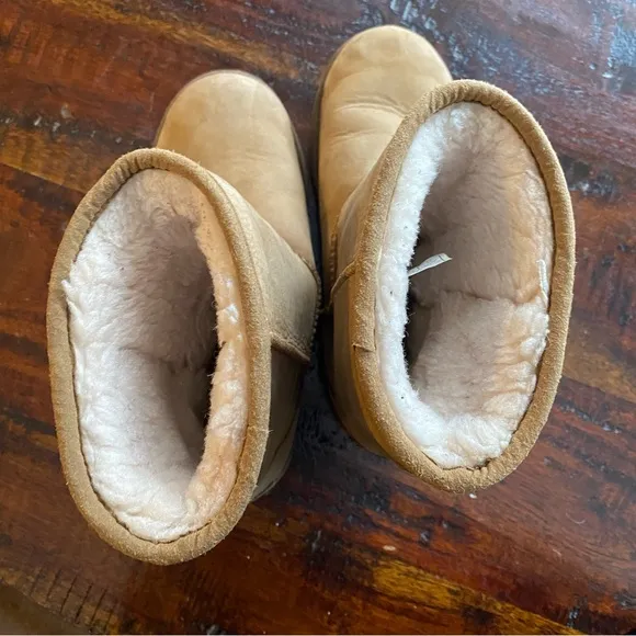 Ugg kids classic boots in chestnut brown size 4