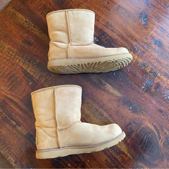 Ugg kids classic boots in chestnut brown size 4