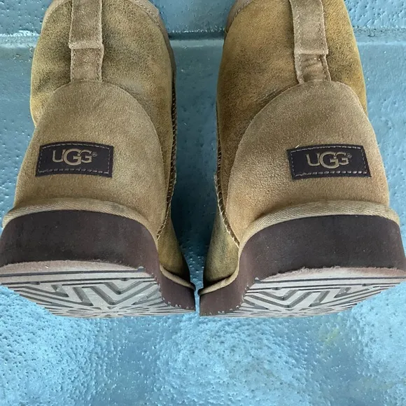 UGG Men’s Classic Mini Bomber Boots