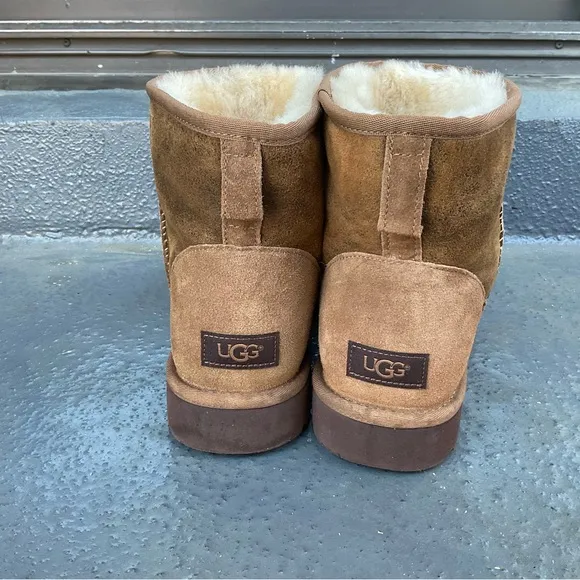 UGG Men’s Classic Mini Bomber Boots