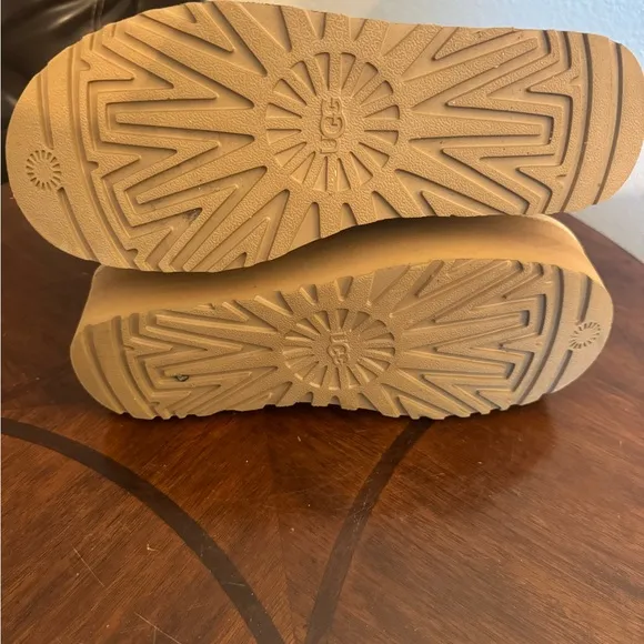 UGG PREOWNED CLASSIC MINI PLATFORM BOOTS