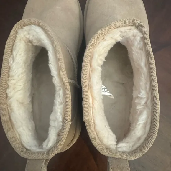 UGG PREOWNED CLASSIC MINI PLATFORM BOOTS