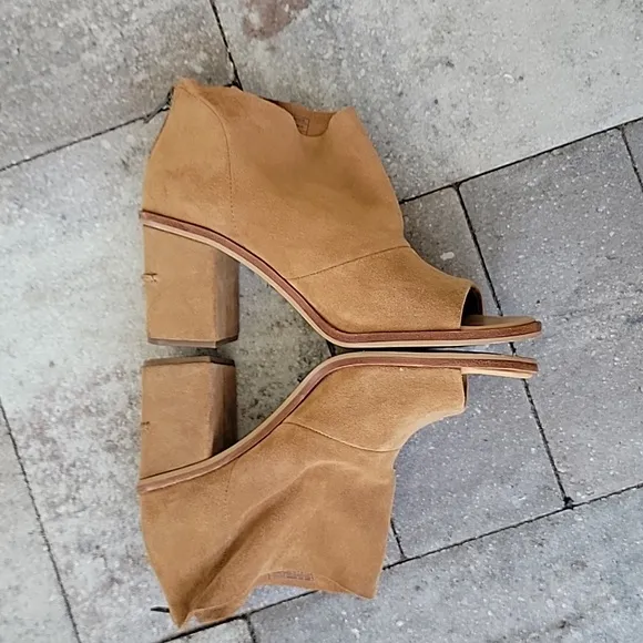 UGG Suede Peep Toe Ankle Boots Sz 10 Chunky Heel