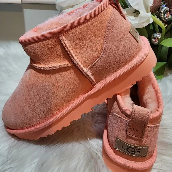 Ugg Women Classic Ultra Mini  Boots WMNS size7 new