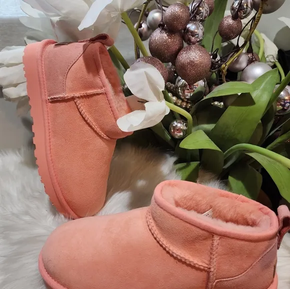 Ugg Women Classic Ultra Mini  Boots WMNS size7 new