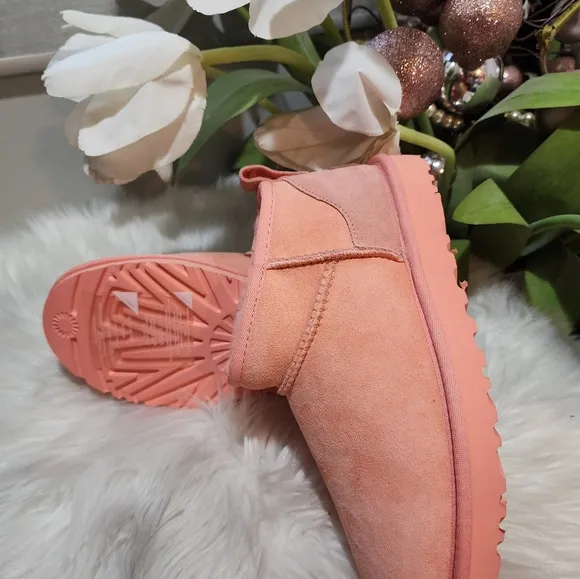 Ugg Women Classic Ultra Mini  Boots WMNS size7 new