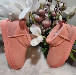 Ugg Women Classic Ultra Mini  Boots WMNS size7 new