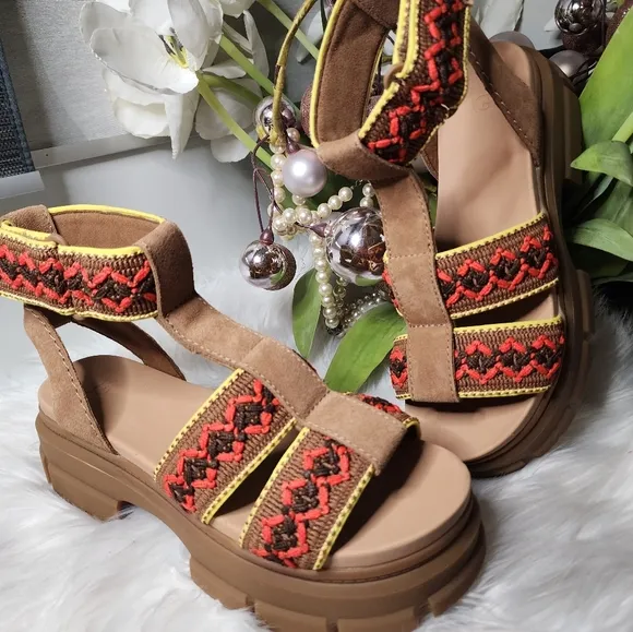 UGG Women's Ashton Heritage Braid Sandal  new