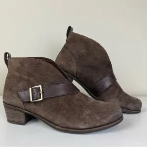 UGG Wright Belted Shearling Dark Brown Suede Ankle Boots Sz 11 Sheepskin Lining