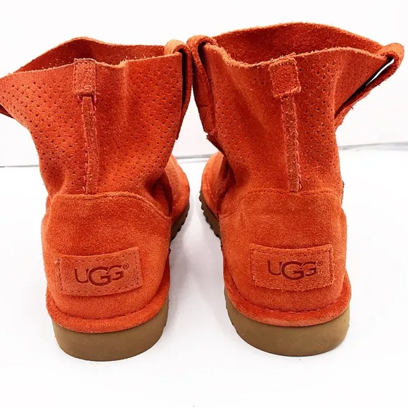 {UGG}Classic Unlined Mini Perforated Booties
