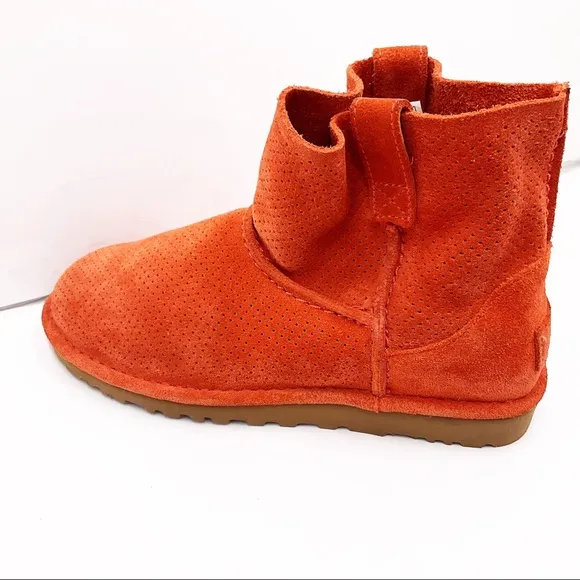 {UGG}Classic Unlined Mini Perforated Booties