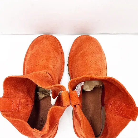 {UGG}Classic Unlined Mini Perforated Booties