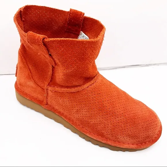 {UGG}Classic Unlined Mini Perforated Booties