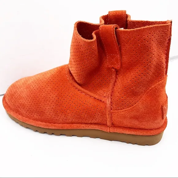 {UGG}Classic Unlined Mini Perforated Booties