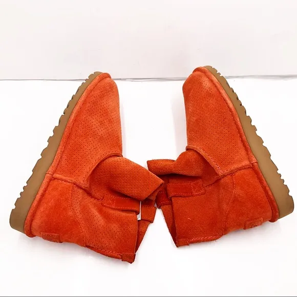 {UGG}Classic Unlined Mini Perforated Booties