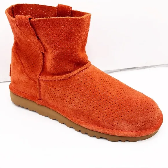 {UGG}Classic Unlined Mini Perforated Booties