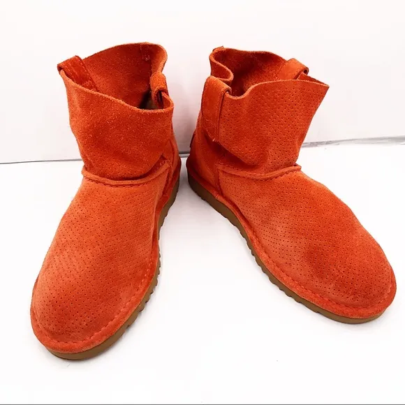 {UGG}Classic Unlined Mini Perforated Booties