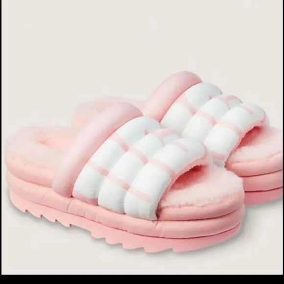 UGG Maxi Shearling Sandals