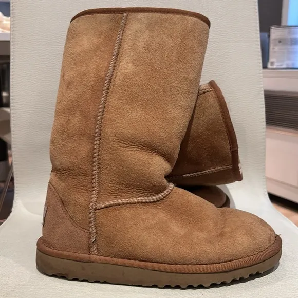 Uggs Chesnut Classic Boots Size 3