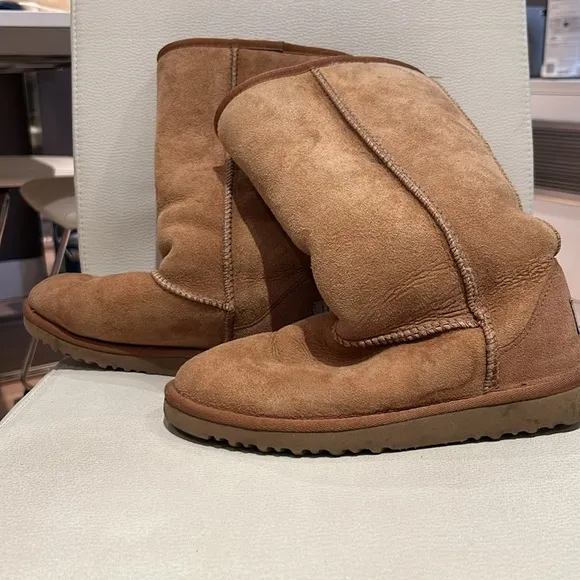 Uggs Chesnut Classic Boots Size 3