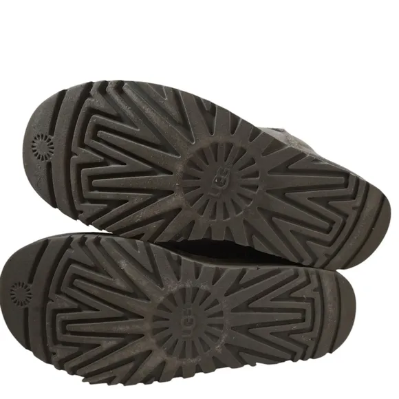 Uggs Classic Short Gray Boots Size 8