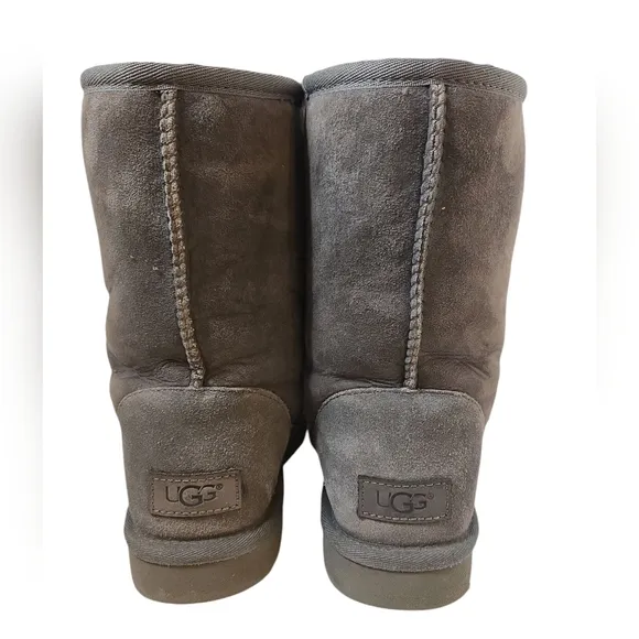 Uggs Classic Short Gray Boots Size 8