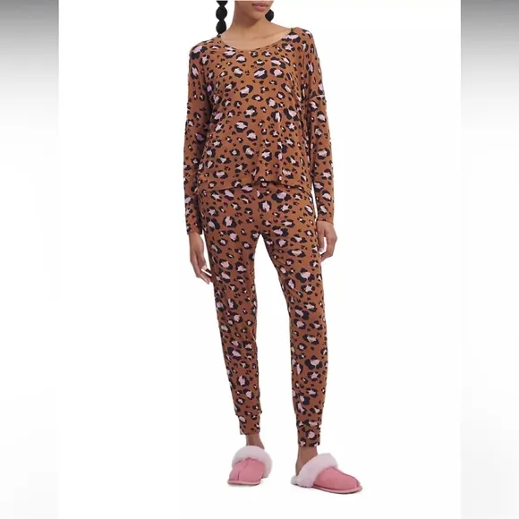 🦋UGGS Ecovero™ Jersey Printed Pajama Set size- Small