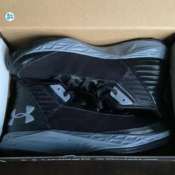 Under Armour basketball sneakers big kid 7