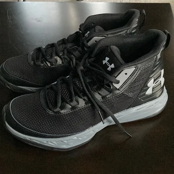 Under Armour basketball sneakers big kid 7