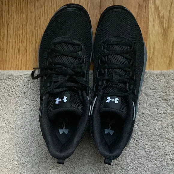 Under Armour basketball sneakers big kid 7
