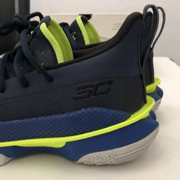 UNDER ARMOUR CURRY 7 BASKETBALL SNEAKERS KIDS-BOYS SIZE 5.5Y