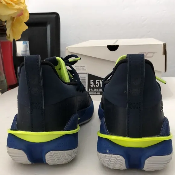 UNDER ARMOUR CURRY 7 BASKETBALL SNEAKERS KIDS-BOYS SIZE 5.5Y