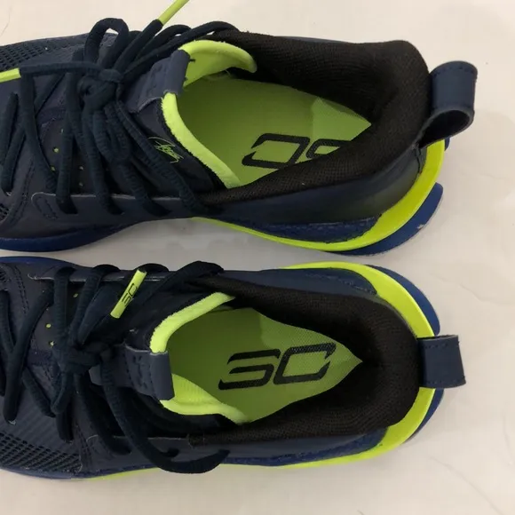 UNDER ARMOUR CURRY 7 BASKETBALL SNEAKERS KIDS-BOYS SIZE 5.5Y