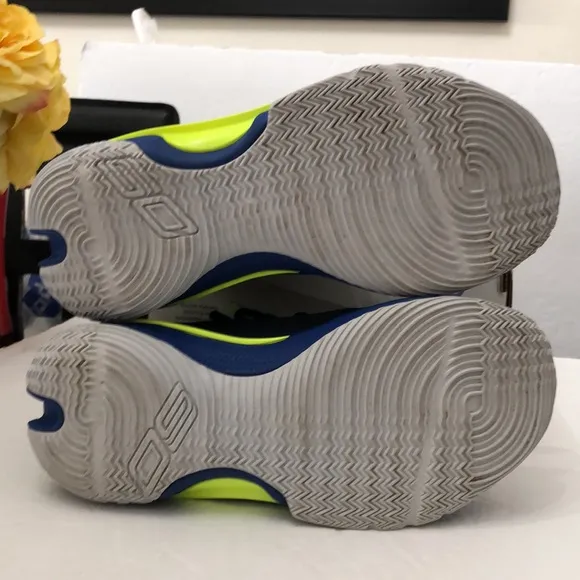 UNDER ARMOUR CURRY 7 BASKETBALL SNEAKERS KIDS-BOYS SIZE 5.5Y