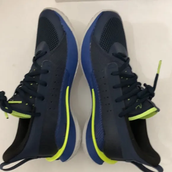 UNDER ARMOUR CURRY 7 BASKETBALL SNEAKERS KIDS-BOYS SIZE 5.5Y