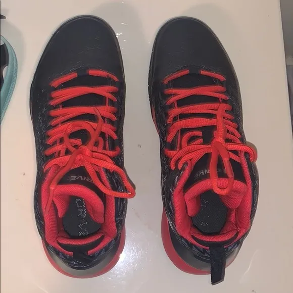 Under armour drive sneakers basketball- used