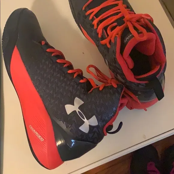 Under armour drive sneakers basketball- used