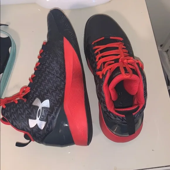 Under armour drive sneakers basketball- used