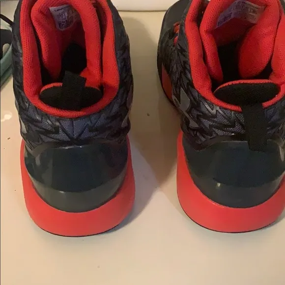 Under armour drive sneakers basketball- used