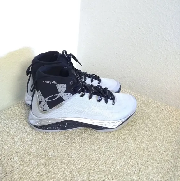 Under Armour Fireshot Basketball Sneakers