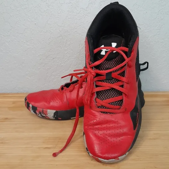 Under Armour Youth Red Size 7Y Camo Soles Basketball Sneakers Shoes
